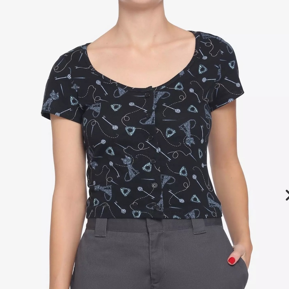 Hot Topic Coraline Cropped Top

Coraline Button Front Keys & Thread Girls Top